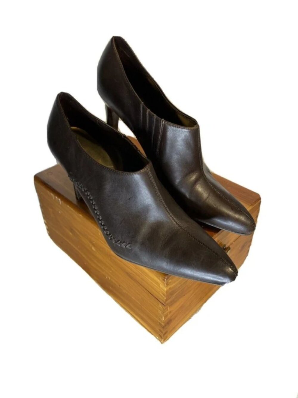 Apt. 9 Women's Leather Upper 3” heels Size 8m brown